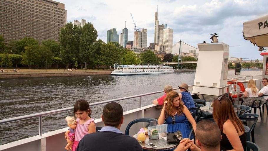 Frankfurt: 1-Hour Panorama Boat Cruise on the rive — 2